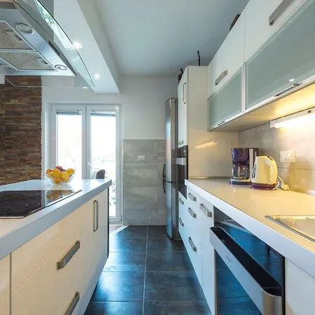 아파트 Luxury Antonija-old Town 챠브타트