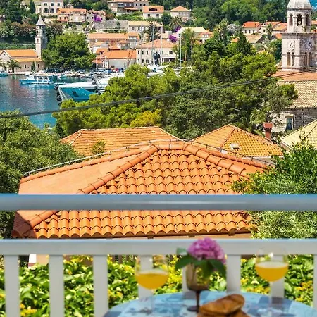 아파트 Luxury Antonija-old Town 챠브타트